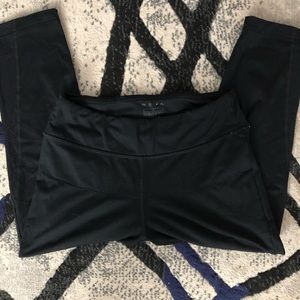 Reva Wear Black Capri Leggings